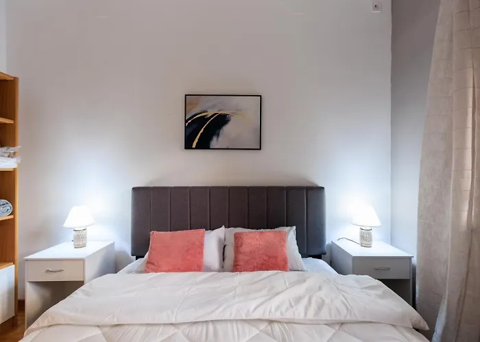 Aiolos Elegant Retro Suite In Glyfada Centre
